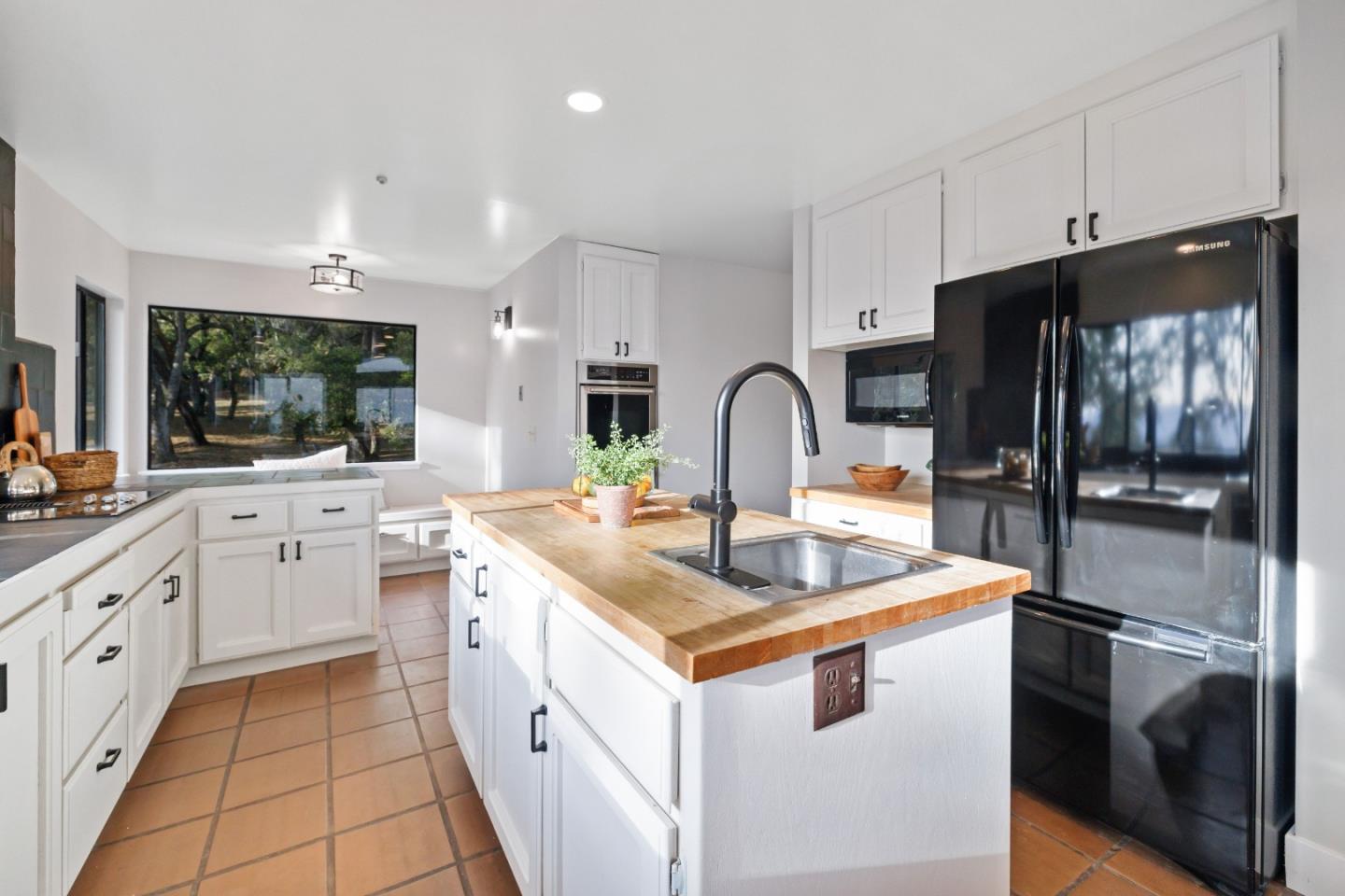 Detail Gallery Image 3 of 59 For 1380 Weston Ridge Rd, Scotts Valley,  CA 95066 - 3 Beds | 2/1 Baths