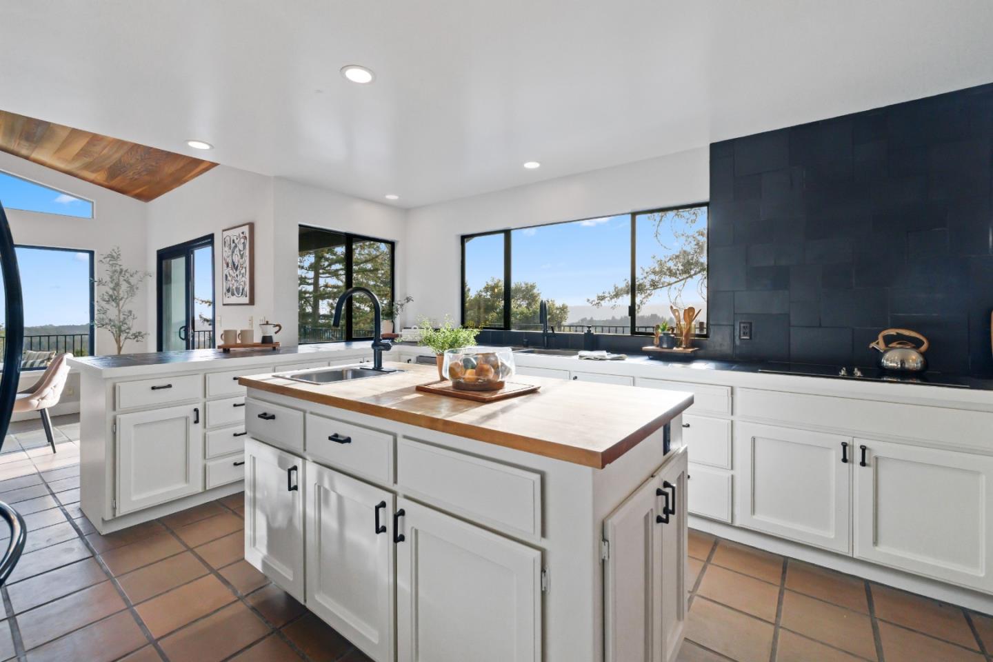 Detail Gallery Image 5 of 59 For 1380 Weston Ridge Rd, Scotts Valley,  CA 95066 - 3 Beds | 2/1 Baths