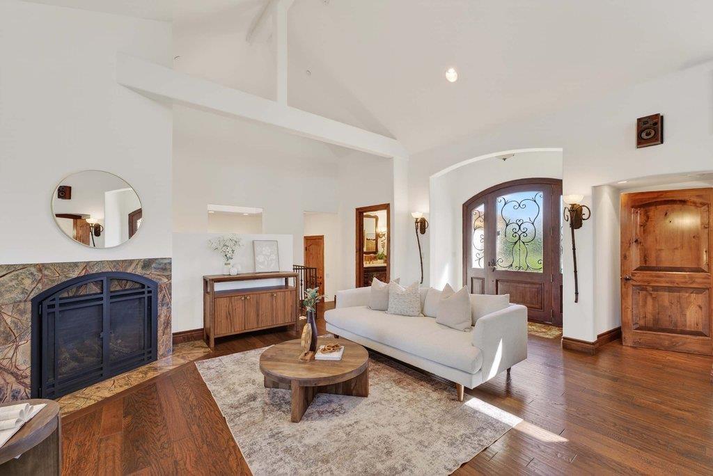 Detail Gallery Image 10 of 64 For 41 S Circle Dr, Santa Cruz,  CA 95060 - 4 Beds | 3/1 Baths