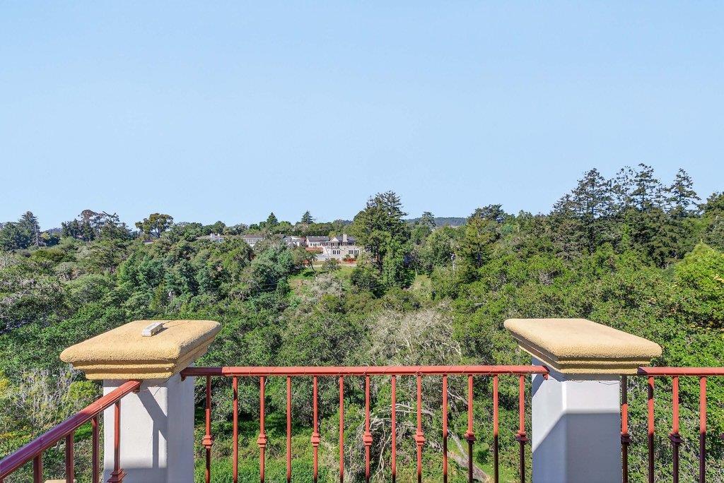 Detail Gallery Image 15 of 64 For 41 S Circle Dr, Santa Cruz,  CA 95060 - 4 Beds | 3/1 Baths