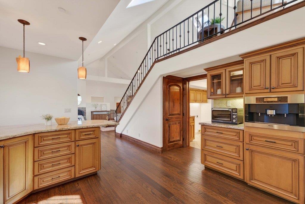 Detail Gallery Image 20 of 64 For 41 S Circle Dr, Santa Cruz,  CA 95060 - 4 Beds | 3/1 Baths