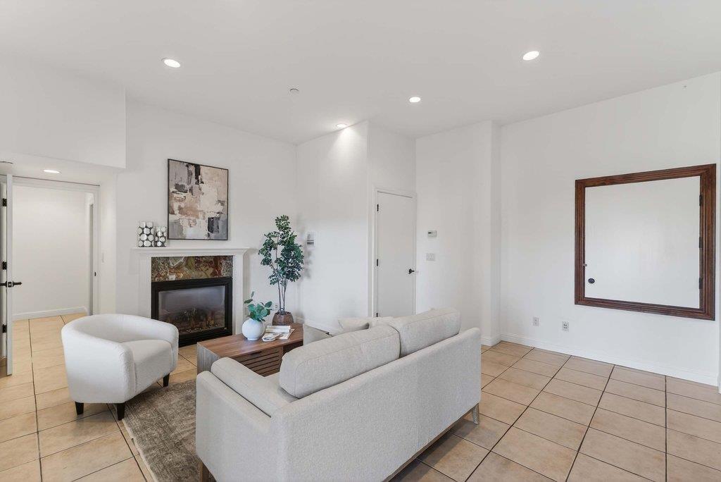 Detail Gallery Image 41 of 64 For 41 S Circle Dr, Santa Cruz,  CA 95060 - 4 Beds | 3/1 Baths