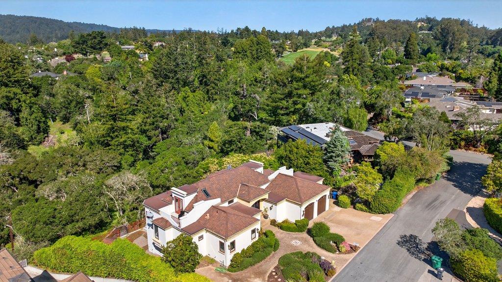 Detail Gallery Image 7 of 64 For 41 S Circle Dr, Santa Cruz,  CA 95060 - 4 Beds | 3/1 Baths