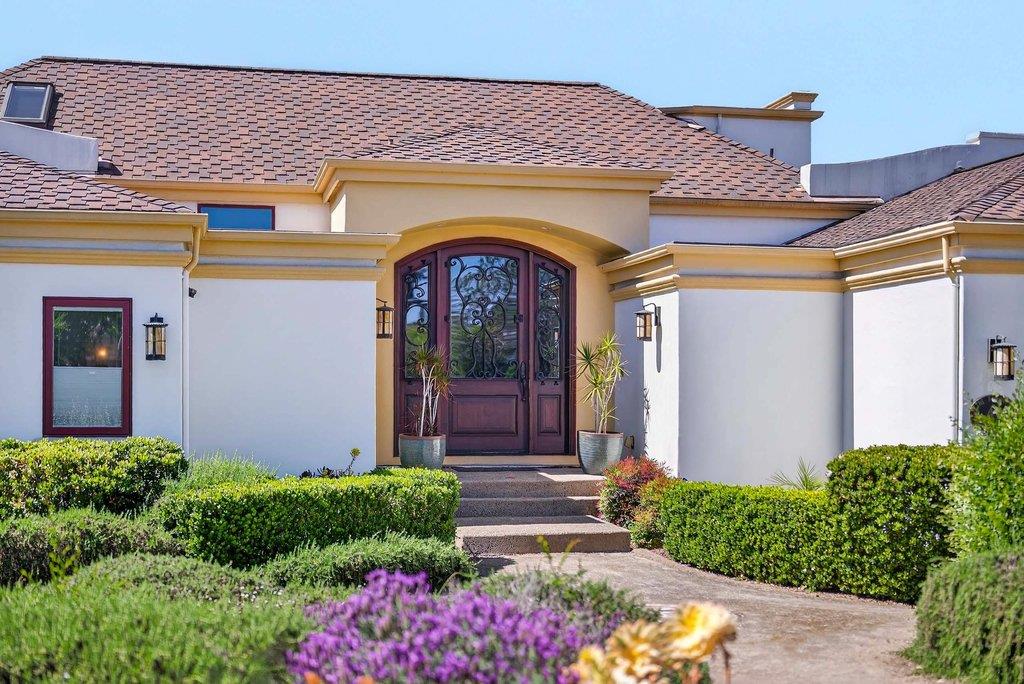 Detail Gallery Image 8 of 64 For 41 S Circle Dr, Santa Cruz,  CA 95060 - 4 Beds | 3/1 Baths