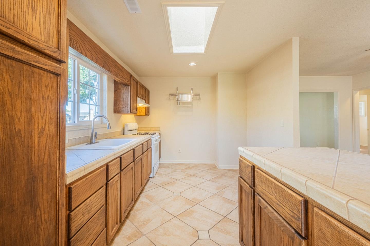 Detail Gallery Image 12 of 28 For 40 Oak, Salinas,  CA 93901 - 3 Beds | 2 Baths