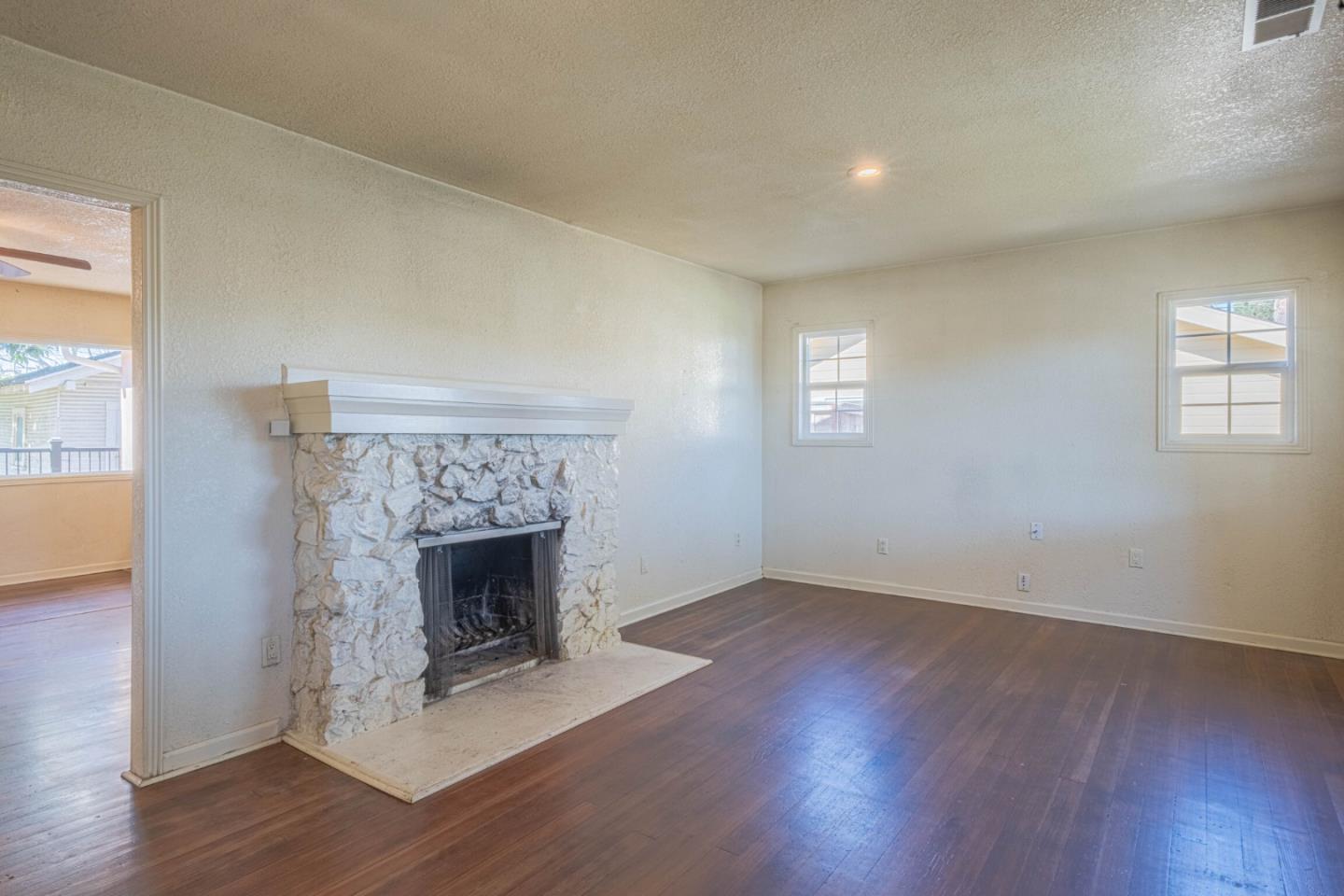 Detail Gallery Image 4 of 28 For 40 Oak, Salinas,  CA 93901 - 3 Beds | 2 Baths
