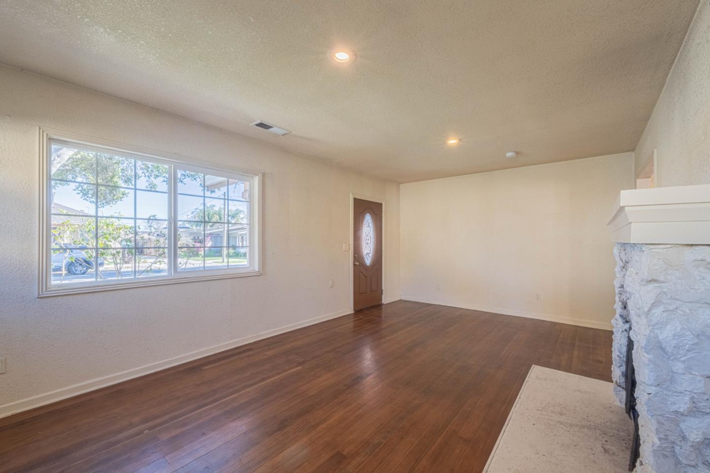 Detail Gallery Image 5 of 28 For 40 Oak, Salinas,  CA 93901 - 3 Beds | 2 Baths