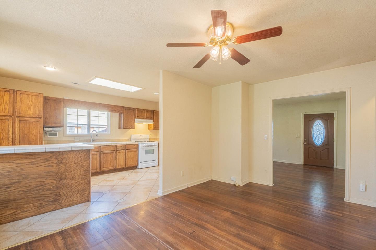 Detail Gallery Image 9 of 28 For 40 Oak, Salinas,  CA 93901 - 3 Beds | 2 Baths