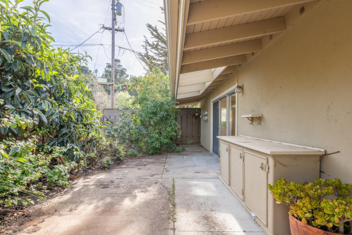 Detail Gallery Image 14 of 22 For 209 Hacienda Carmel, Carmel,  CA 93923 - 2 Beds | 2 Baths