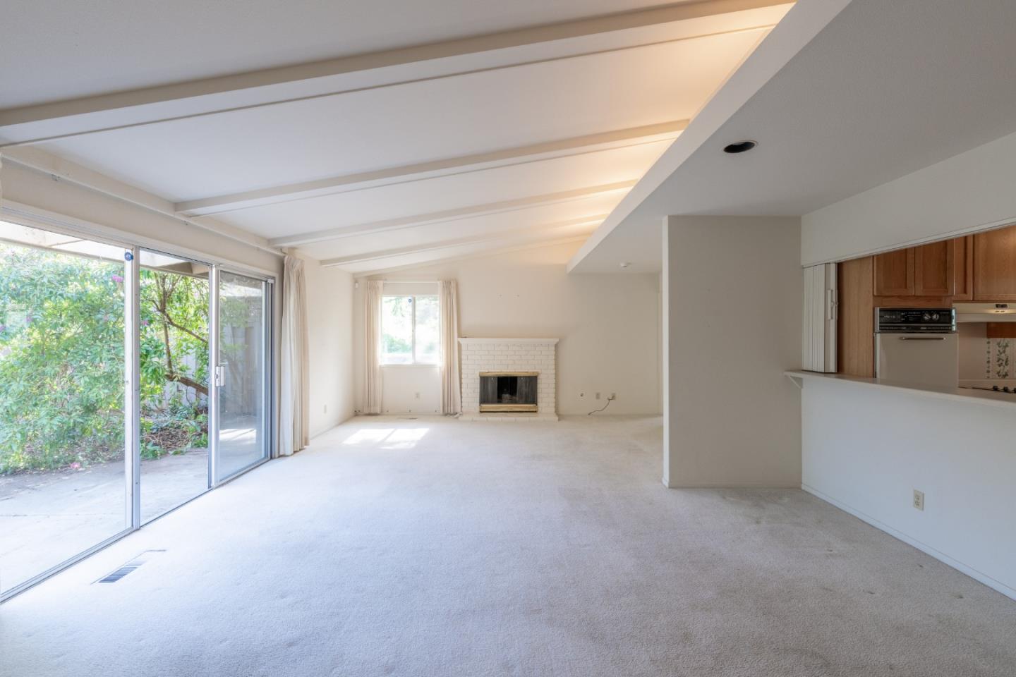 Detail Gallery Image 4 of 22 For 209 Hacienda Carmel, Carmel,  CA 93923 - 2 Beds | 2 Baths