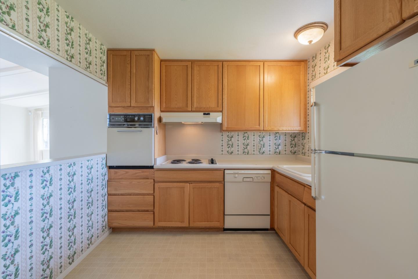 Detail Gallery Image 6 of 22 For 209 Hacienda Carmel, Carmel,  CA 93923 - 2 Beds | 2 Baths