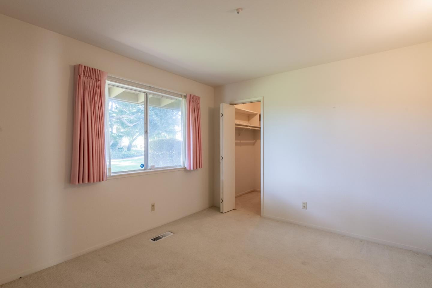 Detail Gallery Image 9 of 22 For 209 Hacienda Carmel, Carmel,  CA 93923 - 2 Beds | 2 Baths