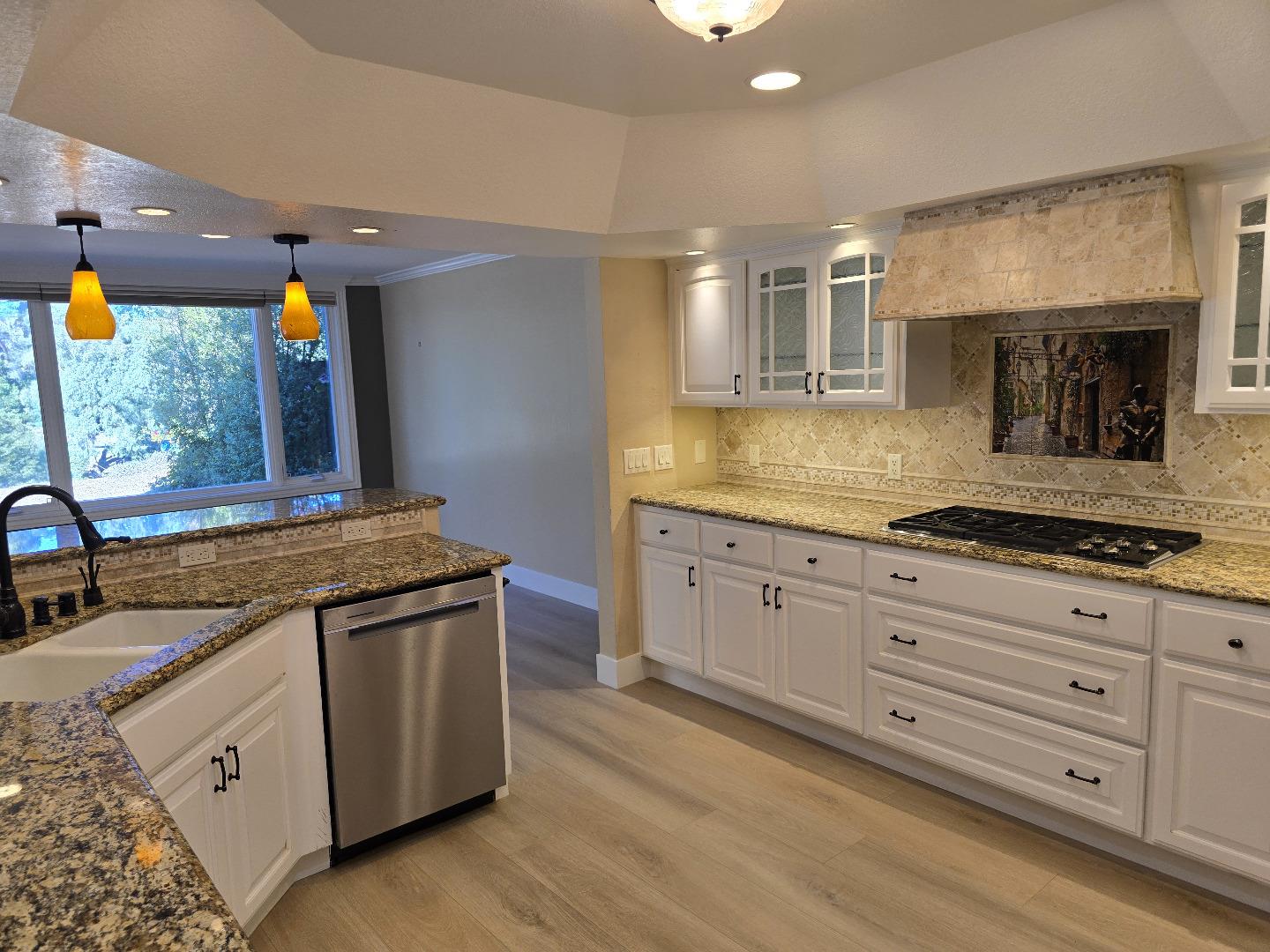 Detail Gallery Image 7 of 17 For 127 Puesta Del Sol, Los Gatos,  CA 95032 - 3 Beds | 2/1 Baths