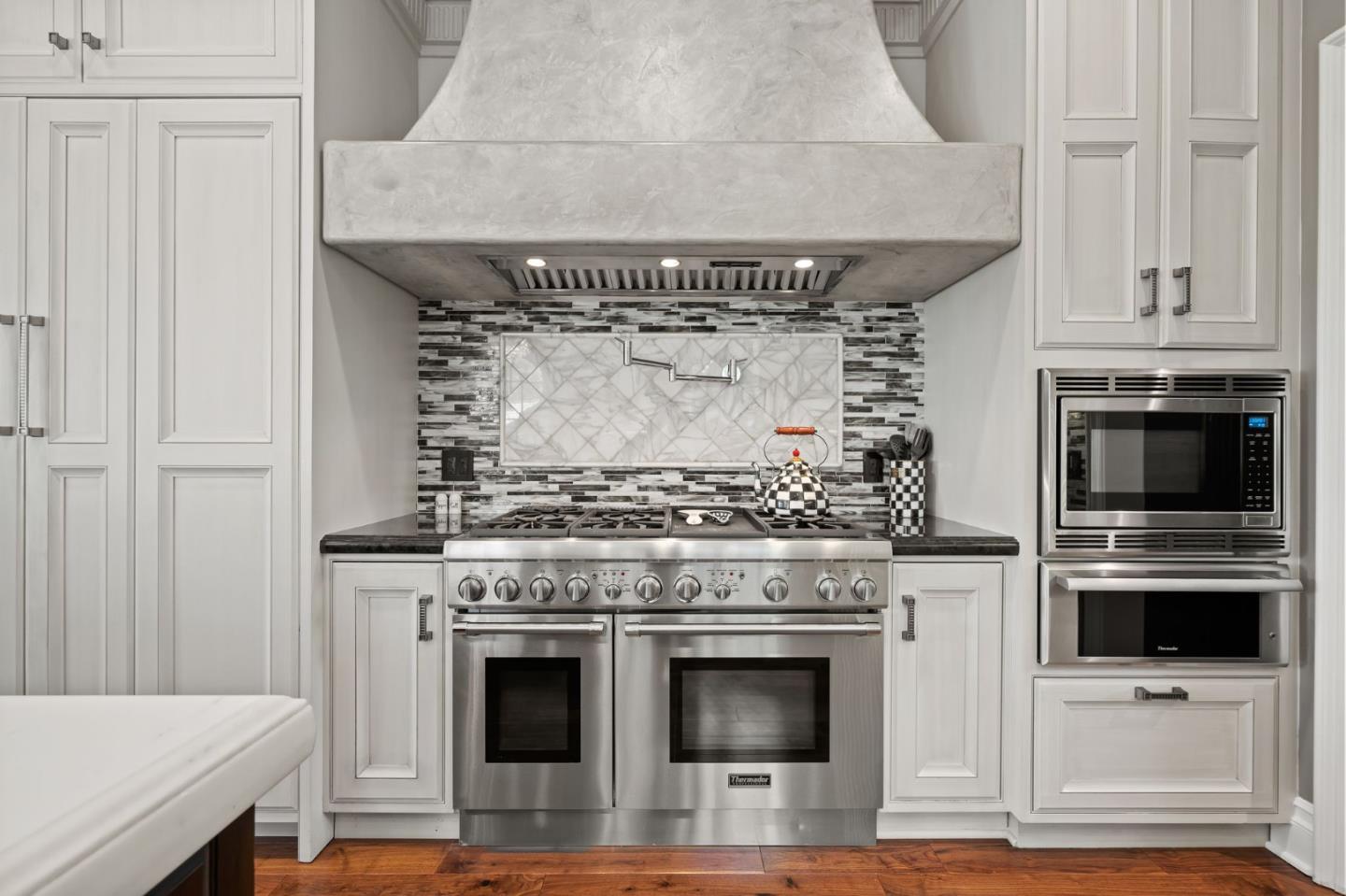 Detail Gallery Image 18 of 86 For 15301 Robin Anne Ln, Monte Sereno,  CA 95030 - 5 Beds | 7/1 Baths