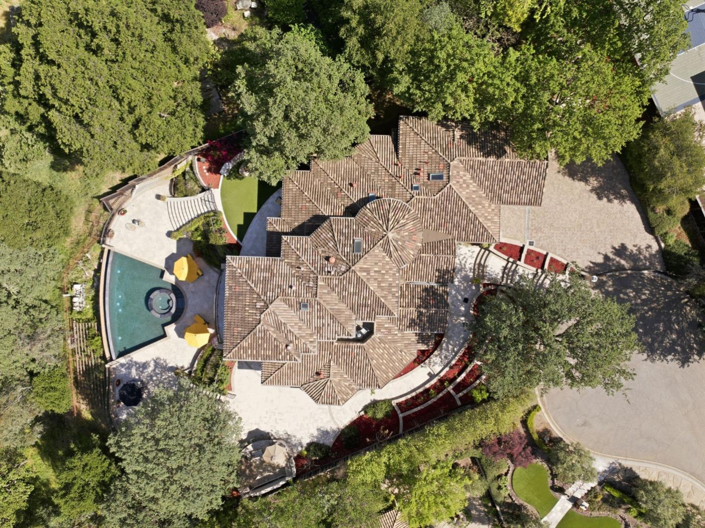 Detail Gallery Image 2 of 13 For 15301 Robin Anne Ln, Monte Sereno,  CA 95030 - 5 Beds | 7/1 Baths