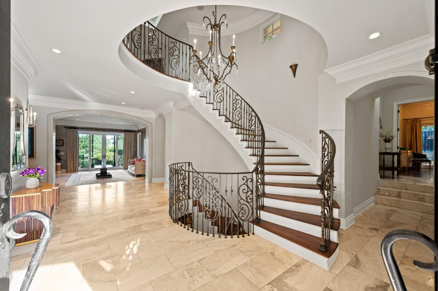 Detail Gallery Image 6 of 13 For 15301 Robin Anne Ln, Monte Sereno,  CA 95030 - 5 Beds | 7/1 Baths