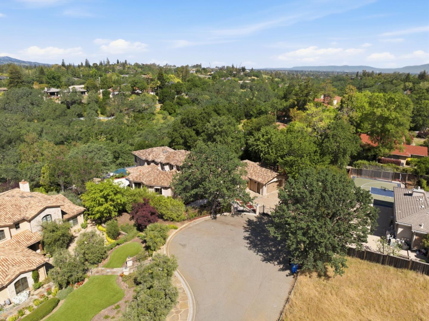 Detail Gallery Image 80 of 86 For 15301 Robin Anne Ln, Monte Sereno,  CA 95030 - 5 Beds | 7/1 Baths