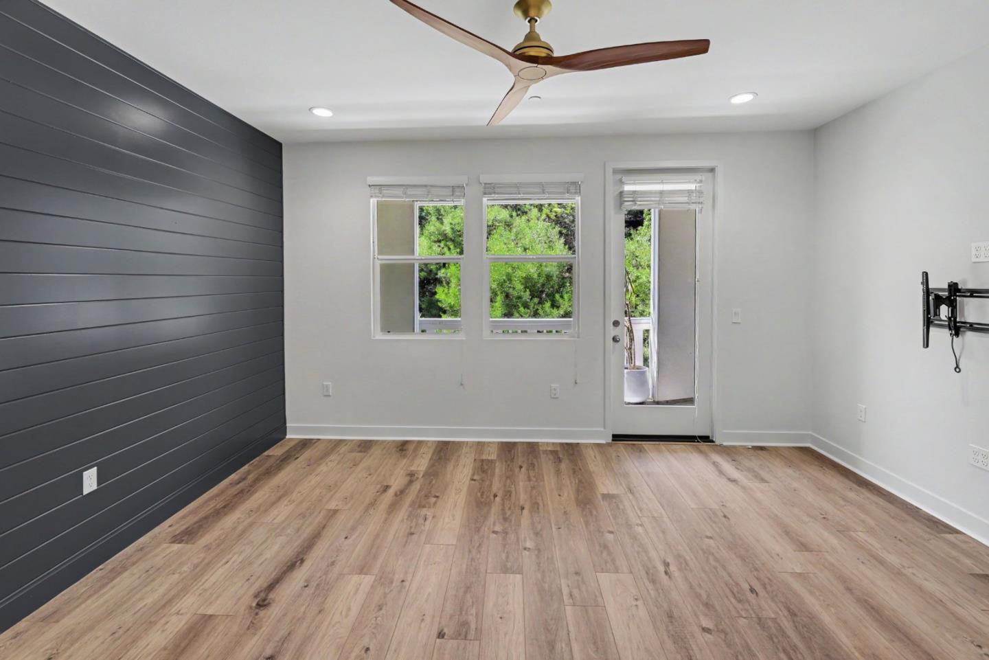 Detail Gallery Image 12 of 22 For 1109 Makena Way, Oceanside,  CA 92054 - 3 Beds | 3 Baths