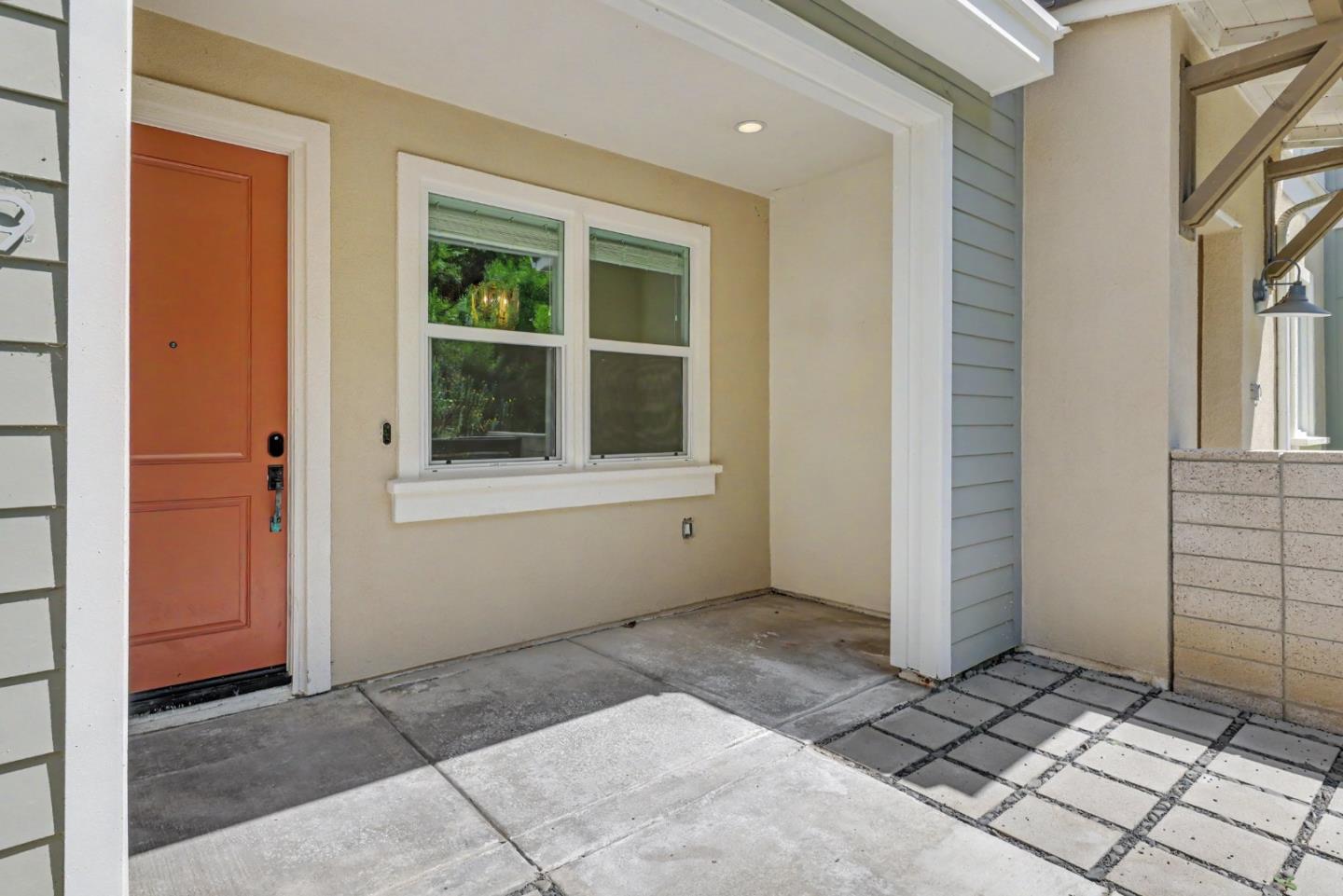 Detail Gallery Image 3 of 22 For 1109 Makena Way, Oceanside,  CA 92054 - 3 Beds | 3 Baths