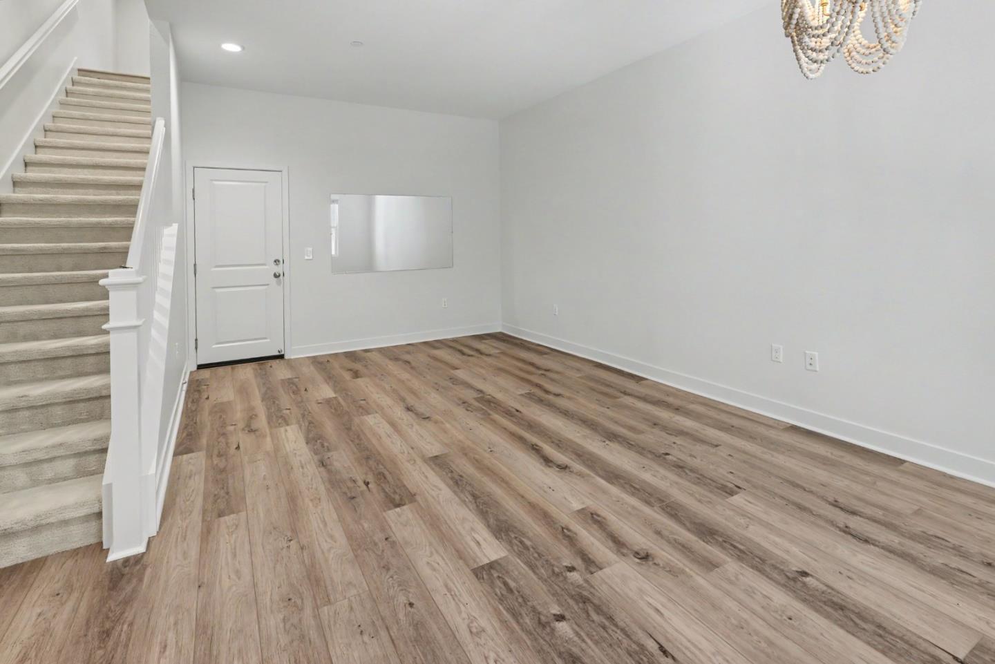 Detail Gallery Image 4 of 22 For 1109 Makena Way, Oceanside,  CA 92054 - 3 Beds | 3 Baths