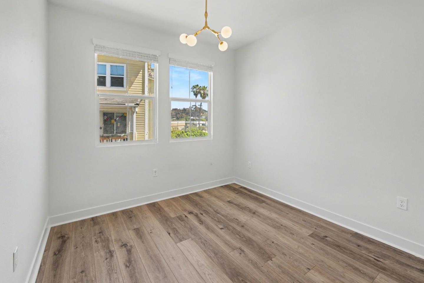 Detail Gallery Image 7 of 22 For 1109 Makena Way, Oceanside,  CA 92054 - 3 Beds | 3 Baths