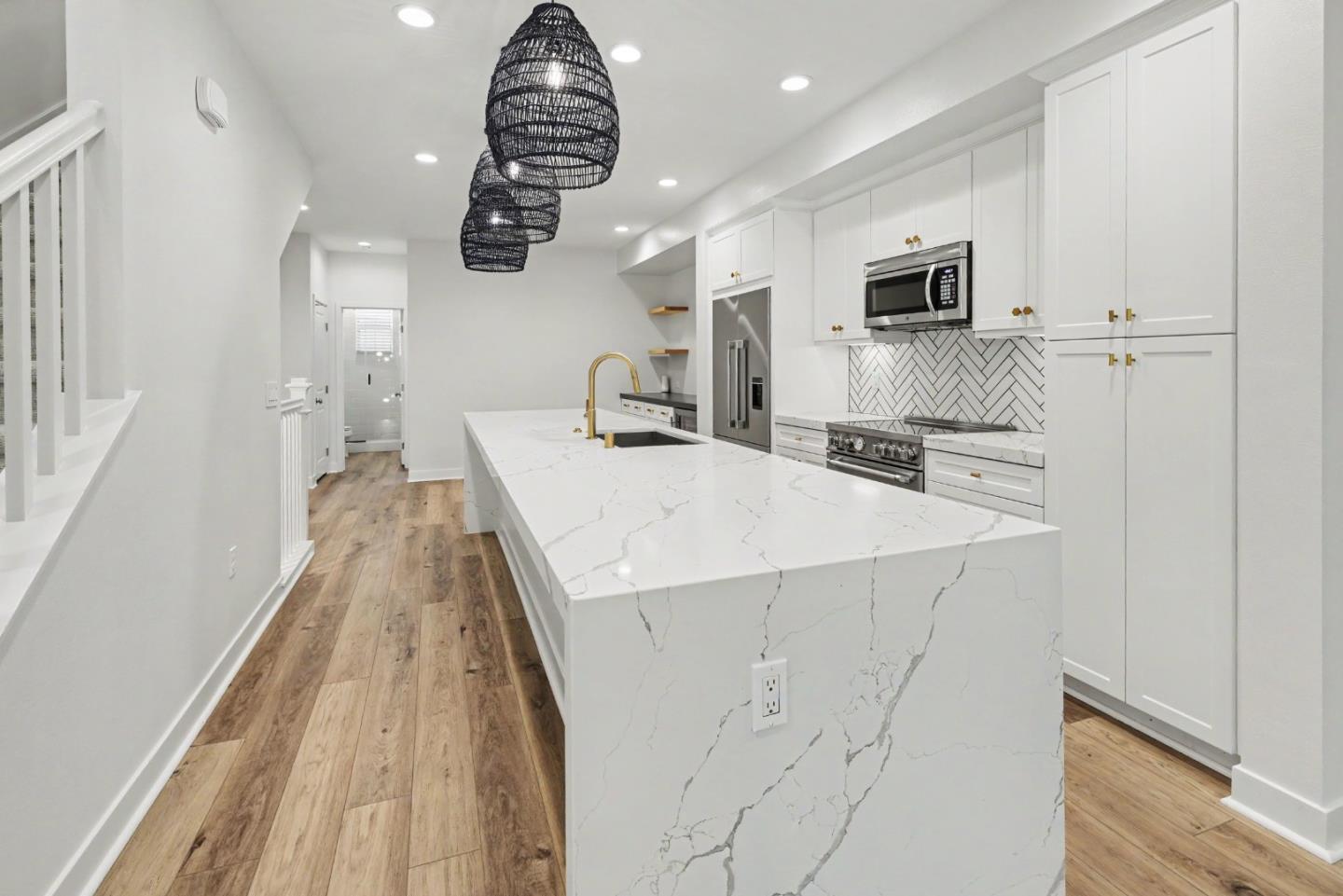 Detail Gallery Image 9 of 22 For 1109 Makena Way, Oceanside,  CA 92054 - 3 Beds | 3 Baths