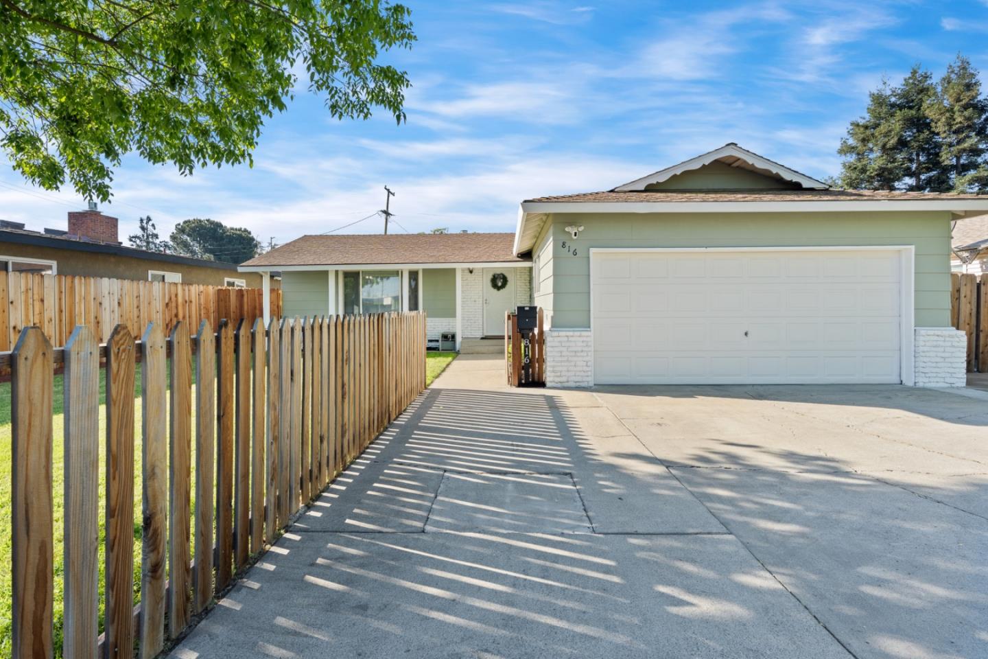 Detail Gallery Image 2 of 33 For 816 Bowen Ave, Modesto,  CA 95350 - 3 Beds | 2 Baths