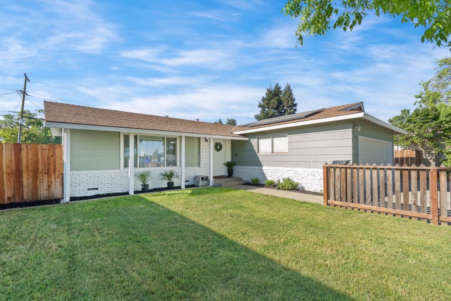 Detail Gallery Image 3 of 33 For 816 Bowen Ave, Modesto,  CA 95350 - 3 Beds | 2 Baths