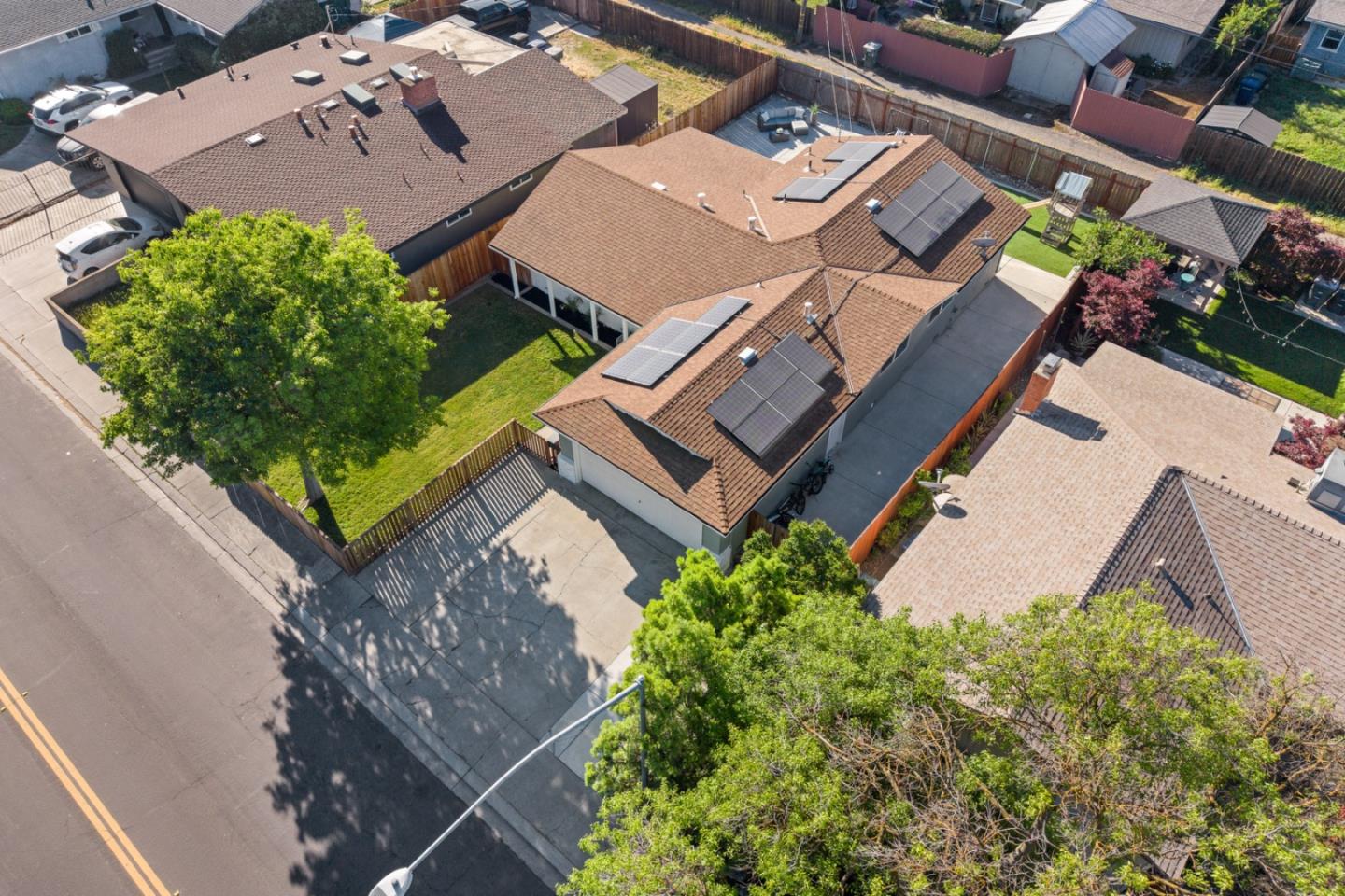 Detail Gallery Image 4 of 33 For 816 Bowen Ave, Modesto,  CA 95350 - 3 Beds | 2 Baths