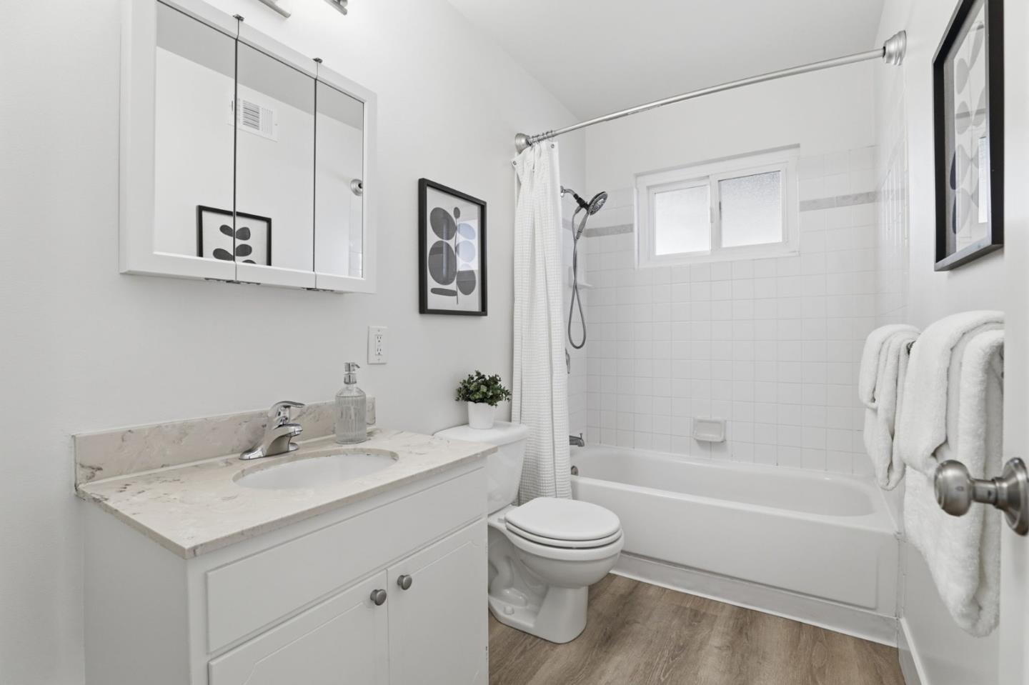 Detail Gallery Image 14 of 30 For 4599 Norwich Way, San Jose,  CA 95130 - 5 Beds | 2/1 Baths