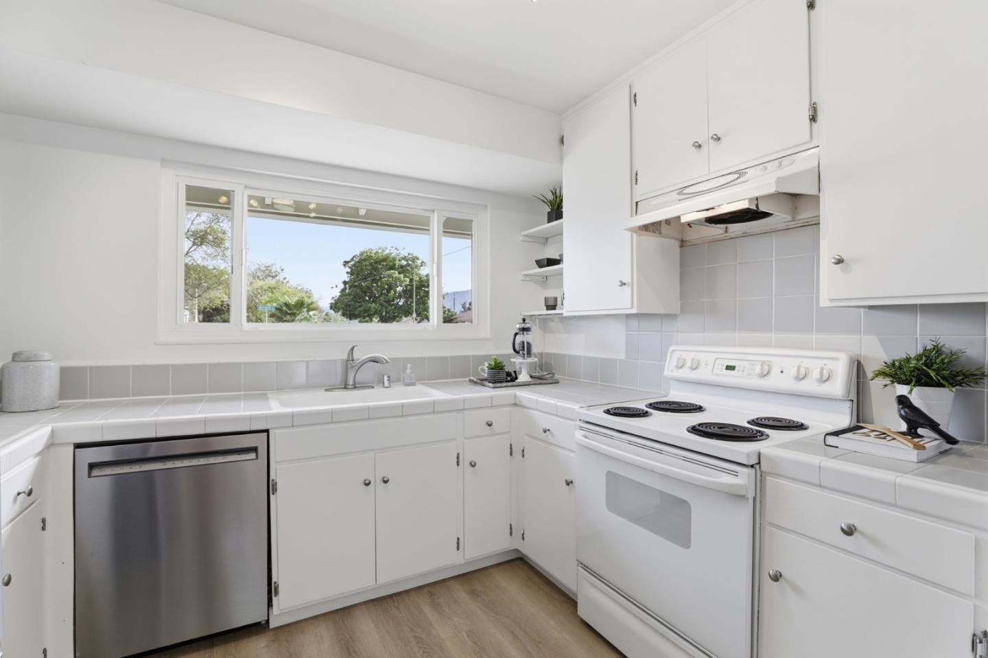 Detail Gallery Image 7 of 30 For 4599 Norwich Way, San Jose,  CA 95130 - 5 Beds | 2/1 Baths