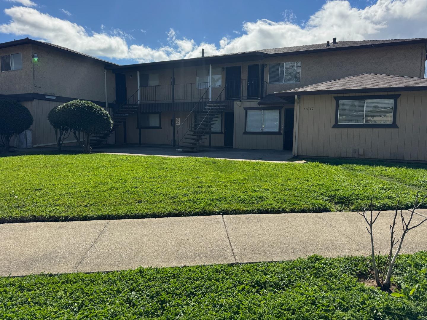 Front Image Thumbnail for ML82040880