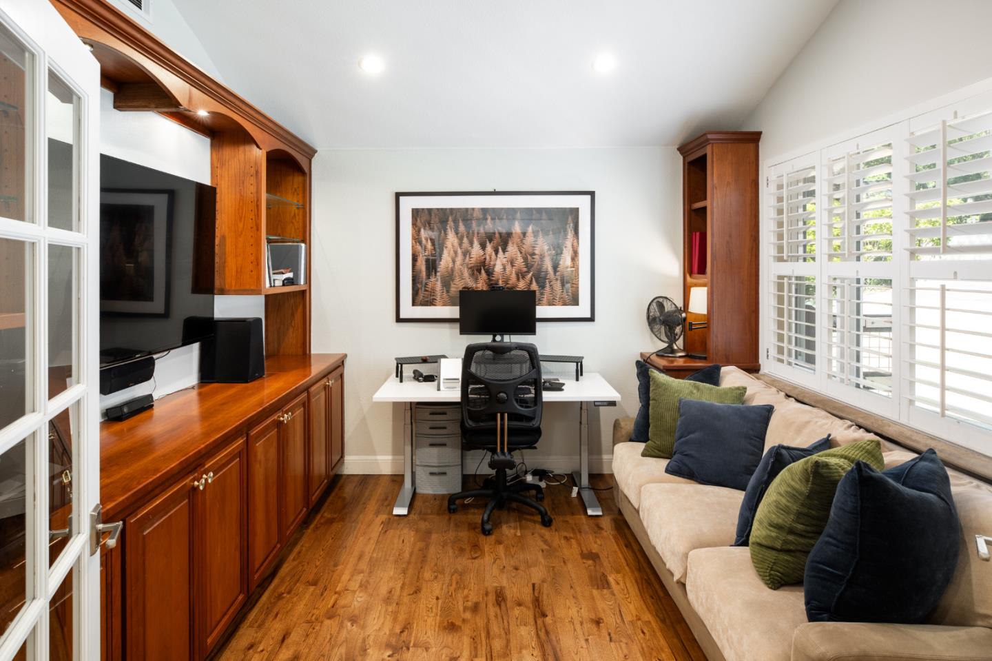 Detail Gallery Image 10 of 31 For 63 Ridgecourt, Woodside,  CA 94062 - 3 Beds | 2/1 Baths