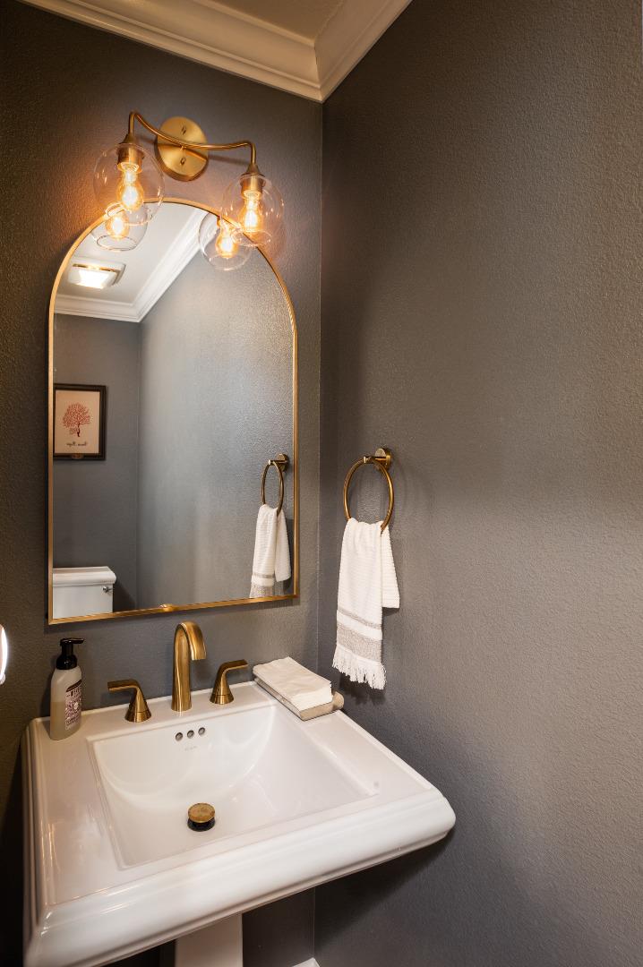 Detail Gallery Image 11 of 31 For 63 Ridgecourt, Woodside,  CA 94062 - 3 Beds | 2/1 Baths