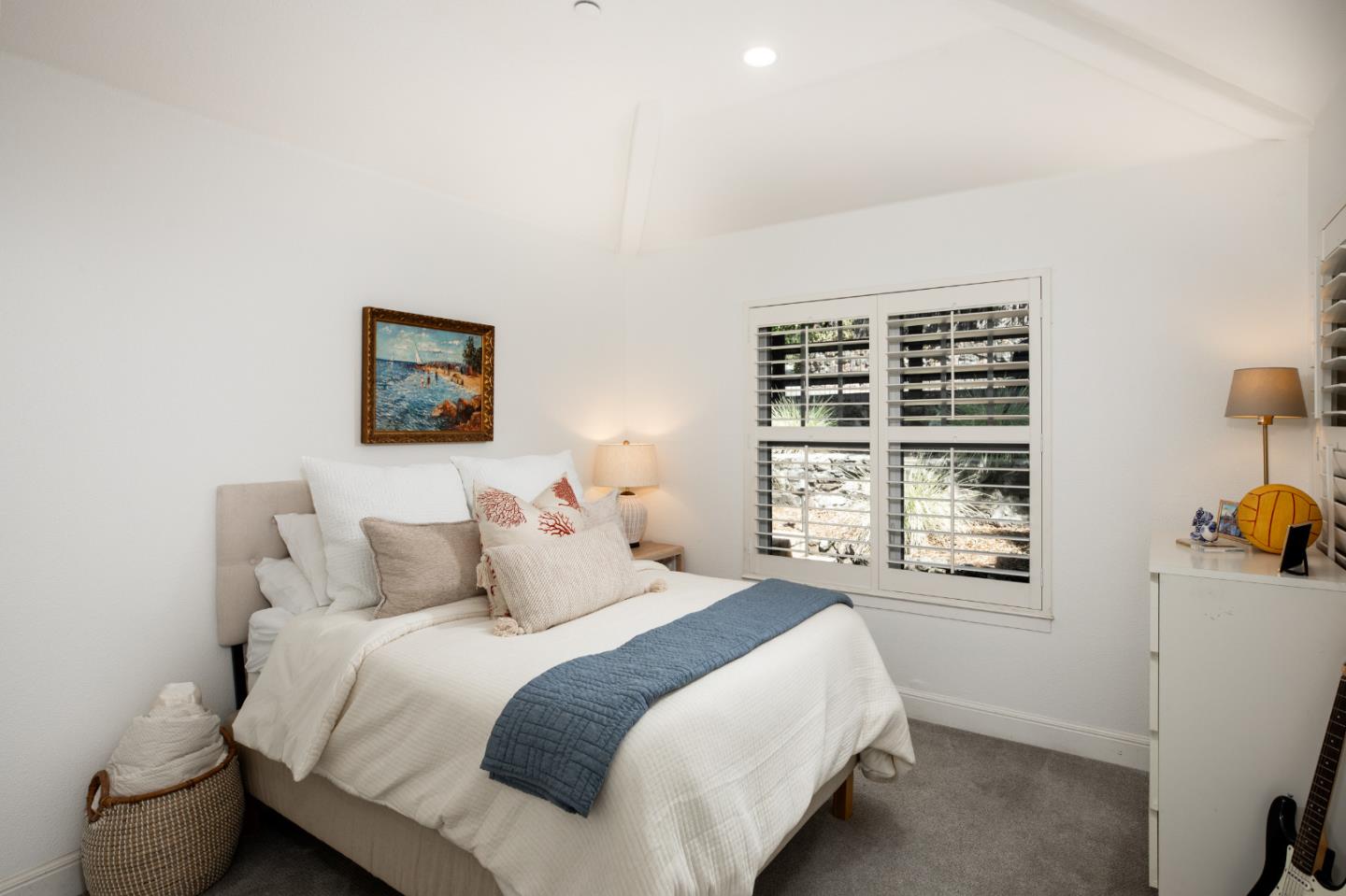Detail Gallery Image 17 of 31 For 63 Ridgecourt, Woodside,  CA 94062 - 3 Beds | 2/1 Baths
