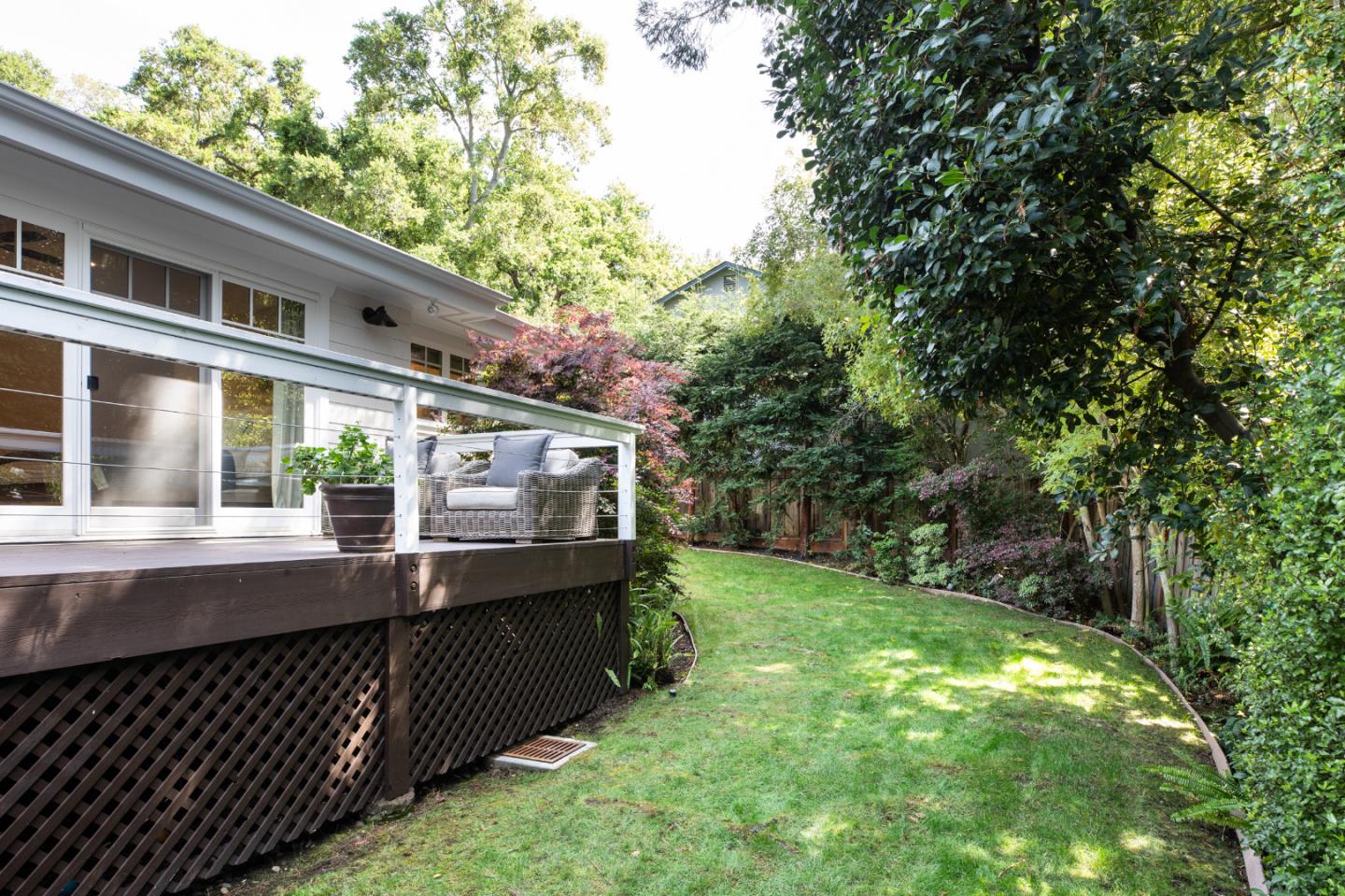 Detail Gallery Image 27 of 31 For 63 Ridgecourt, Woodside,  CA 94062 - 3 Beds | 2/1 Baths