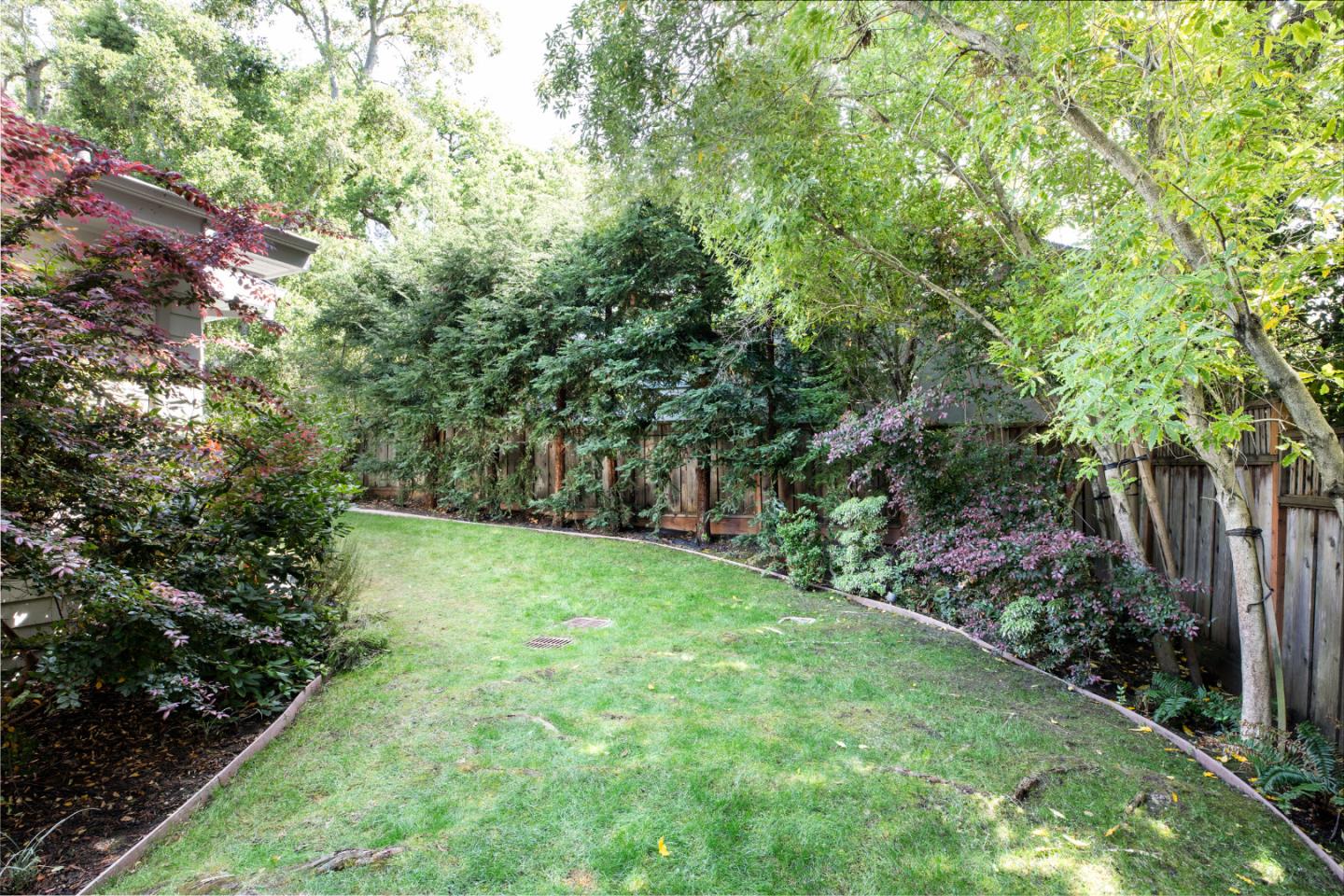 Detail Gallery Image 28 of 31 For 63 Ridgecourt, Woodside,  CA 94062 - 3 Beds | 2/1 Baths