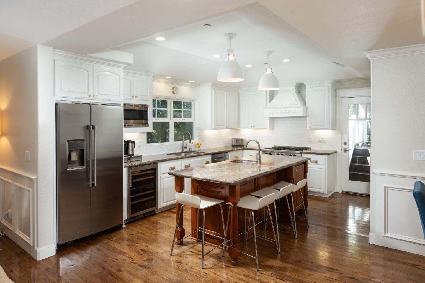 Detail Gallery Image 8 of 31 For 63 Ridgecourt, Woodside,  CA 94062 - 3 Beds | 2/1 Baths