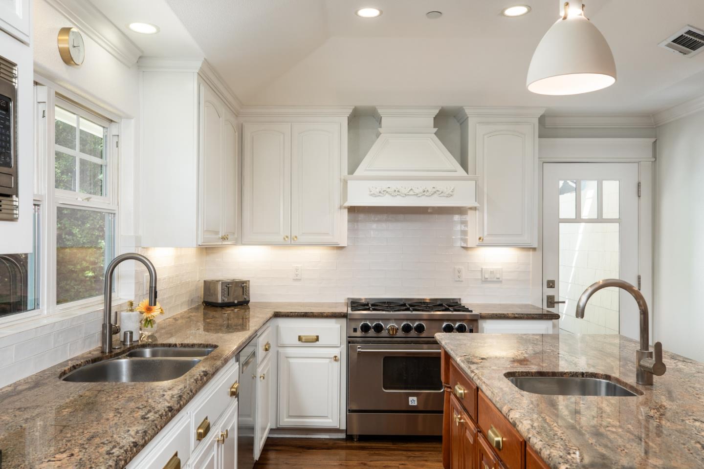 Detail Gallery Image 9 of 31 For 63 Ridgecourt, Woodside,  CA 94062 - 3 Beds | 2/1 Baths