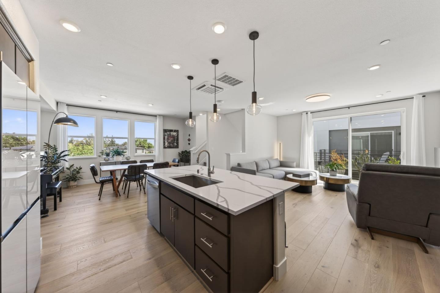 Detail Gallery Image 13 of 46 For 550 Redberry Way, San Jose,  CA 95117 - 4 Beds | 3 Baths