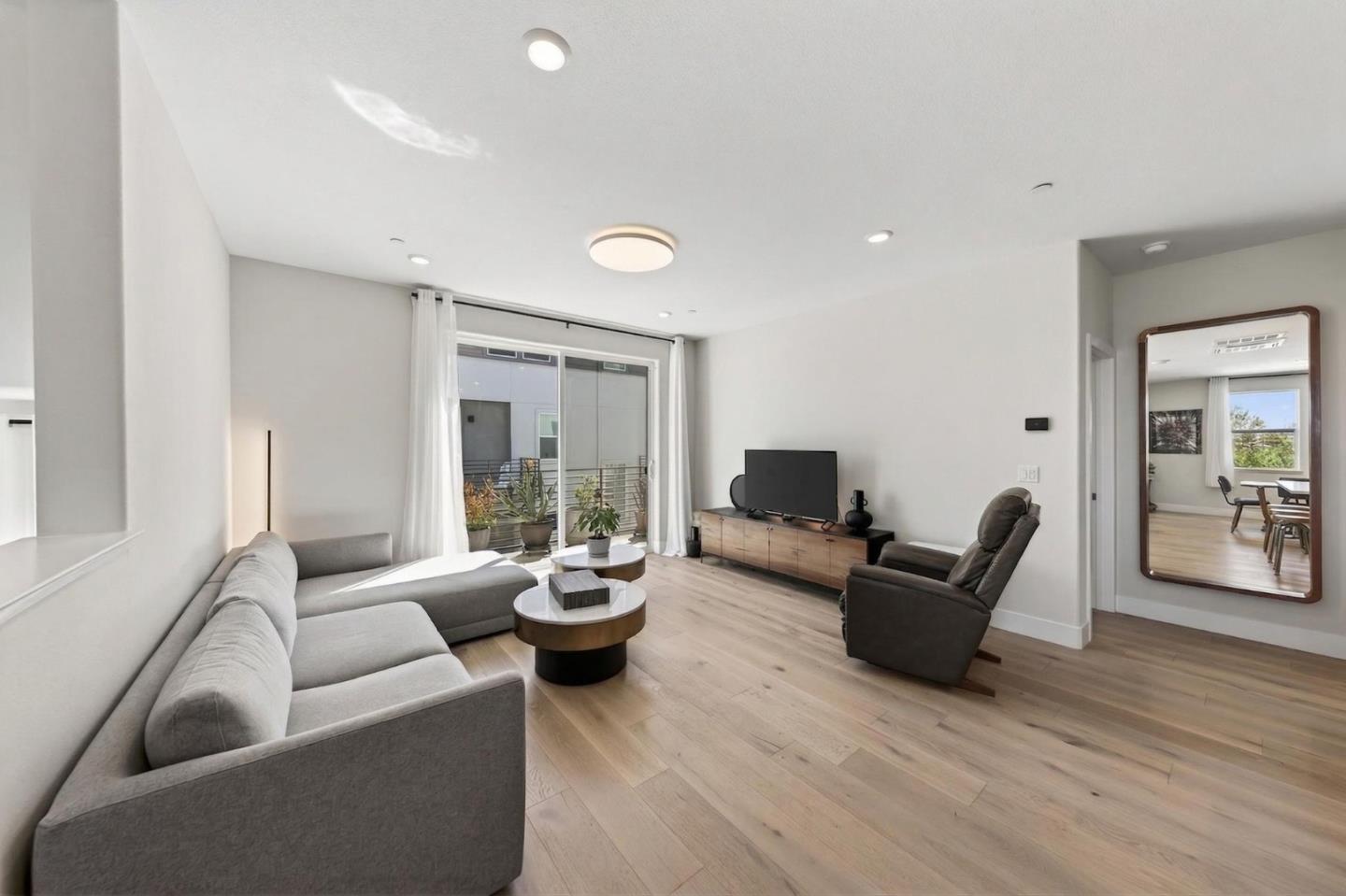 Detail Gallery Image 17 of 46 For 550 Redberry Way, San Jose,  CA 95117 - 4 Beds | 3 Baths