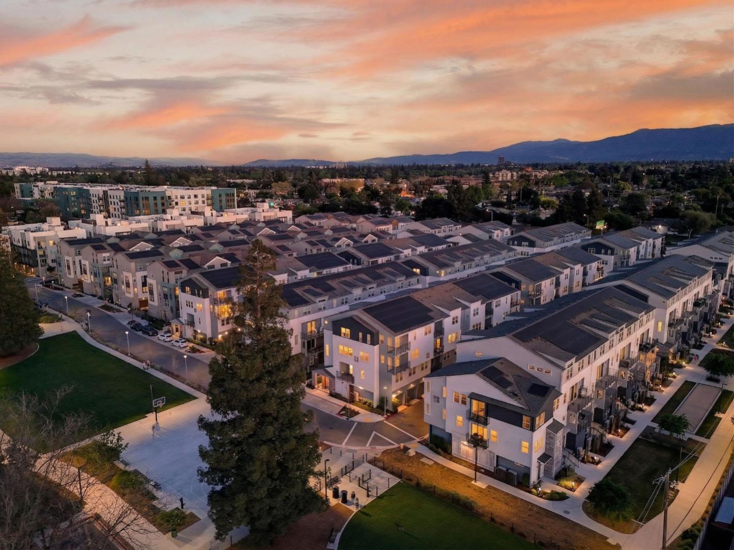 Detail Gallery Image 4 of 46 For 550 Redberry Way, San Jose,  CA 95117 - 4 Beds | 3 Baths