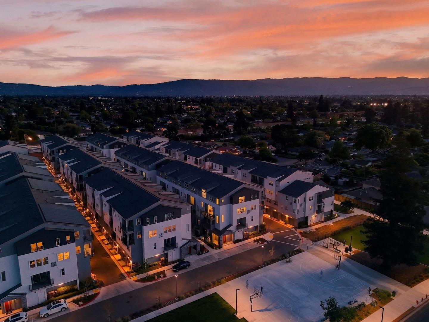 Detail Gallery Image 5 of 46 For 550 Redberry Way, San Jose,  CA 95117 - 4 Beds | 3 Baths