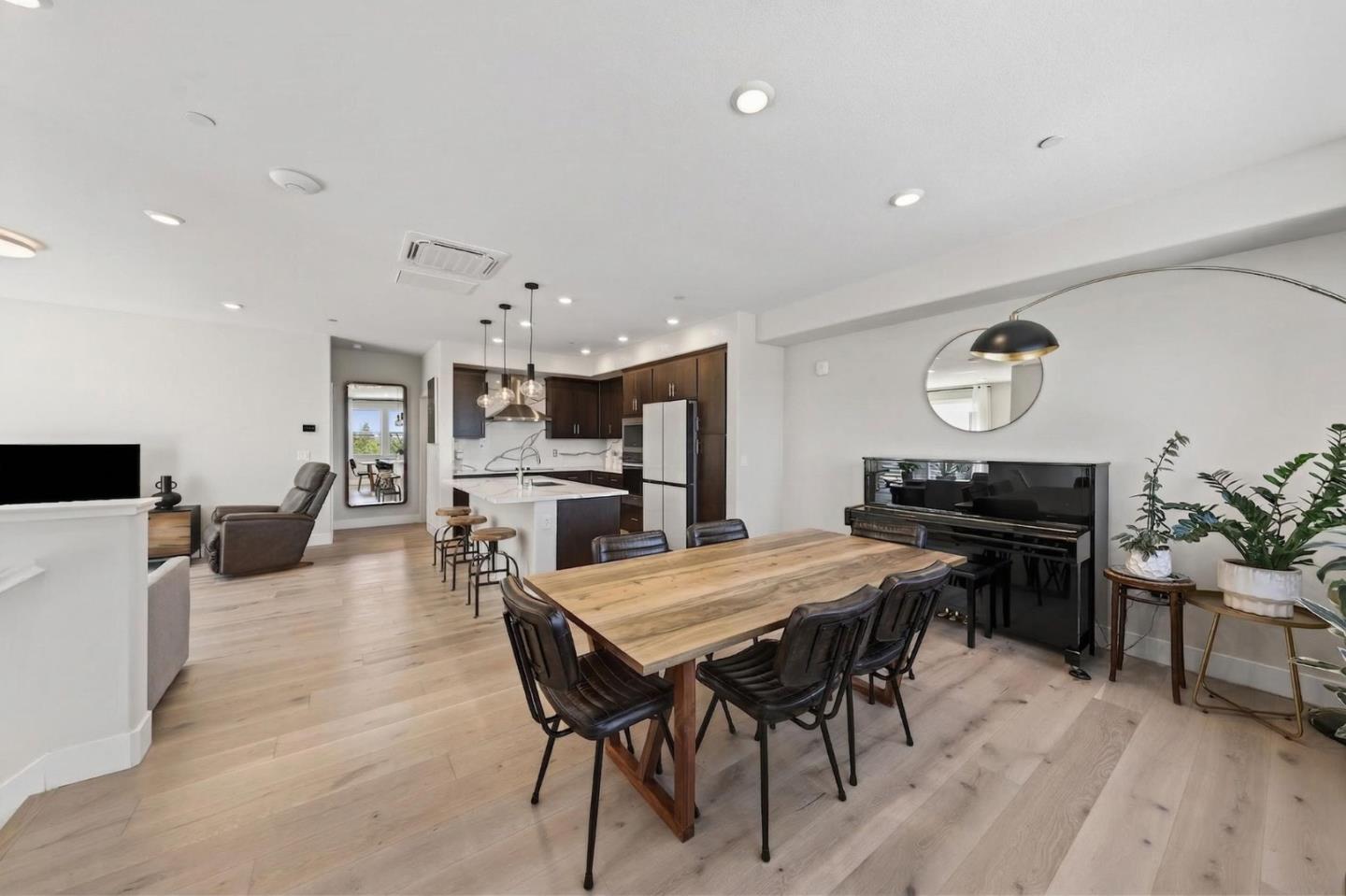 Detail Gallery Image 9 of 46 For 550 Redberry Way, San Jose,  CA 95117 - 4 Beds | 3 Baths