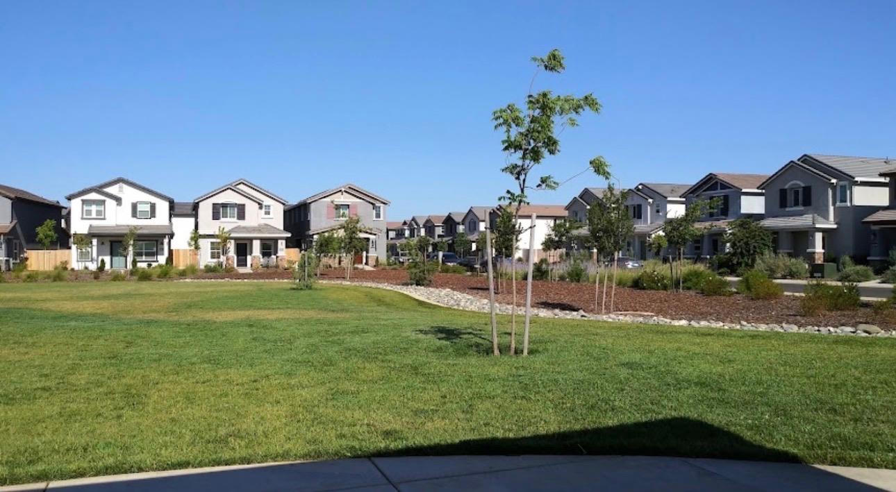 Detail Gallery Image 15 of 16 For 12185 Coal Creek Way, Rancho Cordova,  CA 95742 - 3 Beds | 2/1 Baths