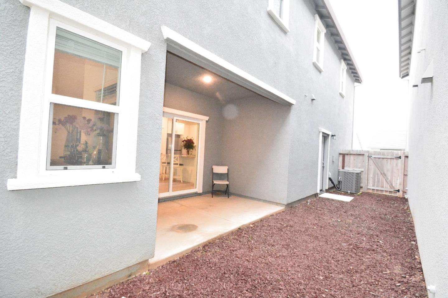 Detail Gallery Image 4 of 16 For 12185 Coal Creek Way, Rancho Cordova,  CA 95742 - 3 Beds | 2/1 Baths