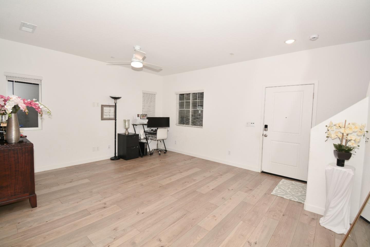 Detail Gallery Image 6 of 16 For 12185 Coal Creek Way, Rancho Cordova,  CA 95742 - 3 Beds | 2/1 Baths