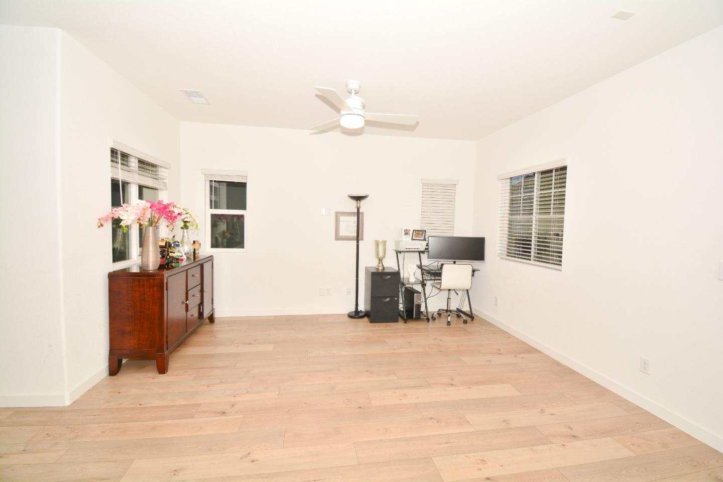 Detail Gallery Image 7 of 16 For 12185 Coal Creek Way, Rancho Cordova,  CA 95742 - 3 Beds | 2/1 Baths