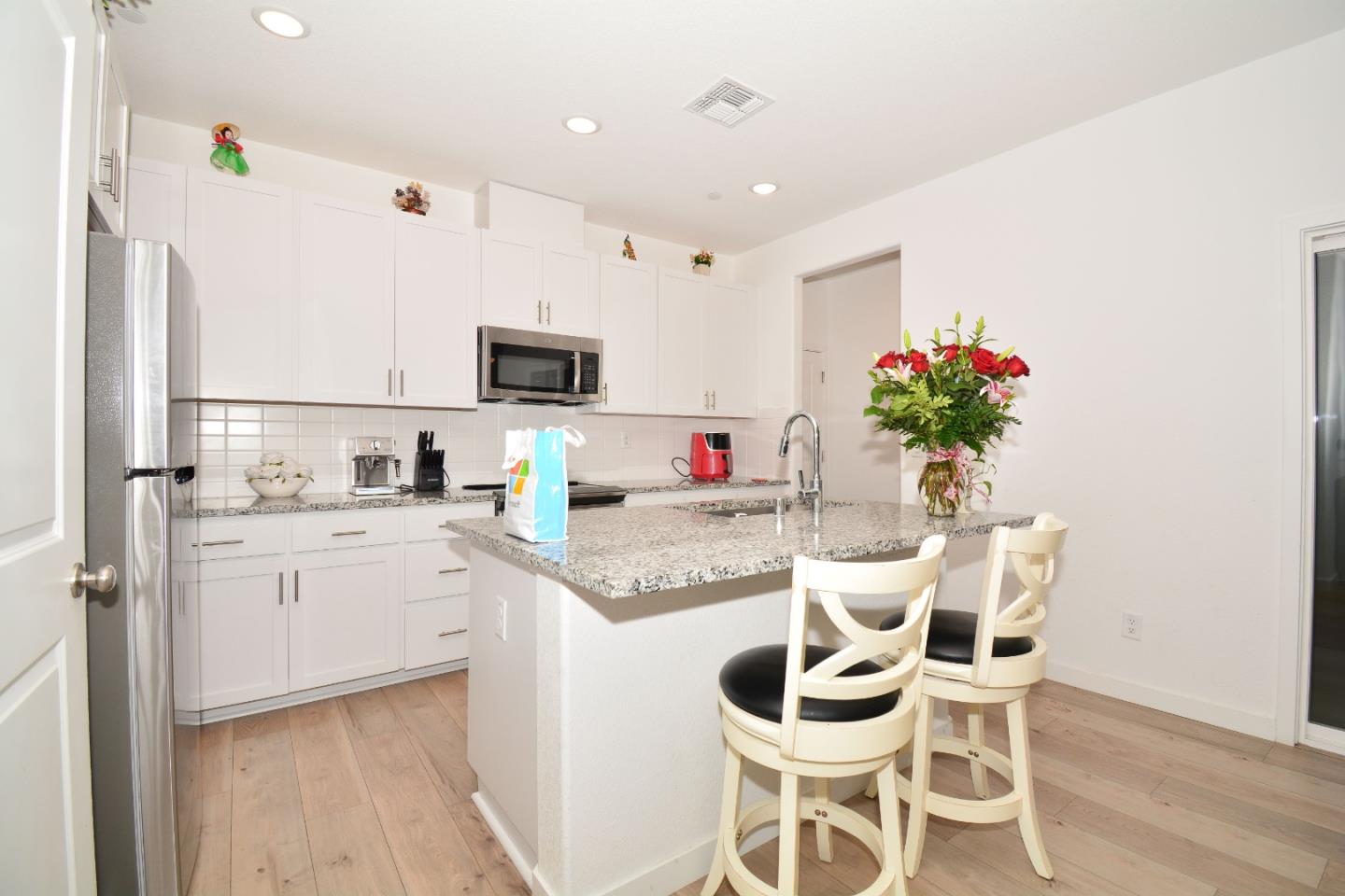 Detail Gallery Image 9 of 16 For 12185 Coal Creek Way, Rancho Cordova,  CA 95742 - 3 Beds | 2/1 Baths