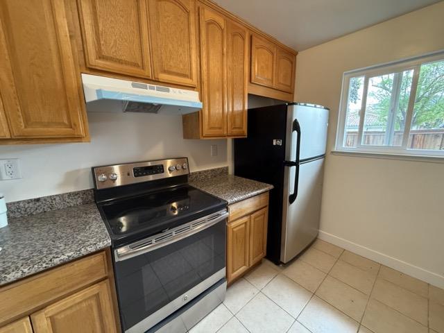 Detail Gallery Image 10 of 23 For 355 Nature Dr, San Jose,  CA 95123 - 3 Beds | 2/1 Baths